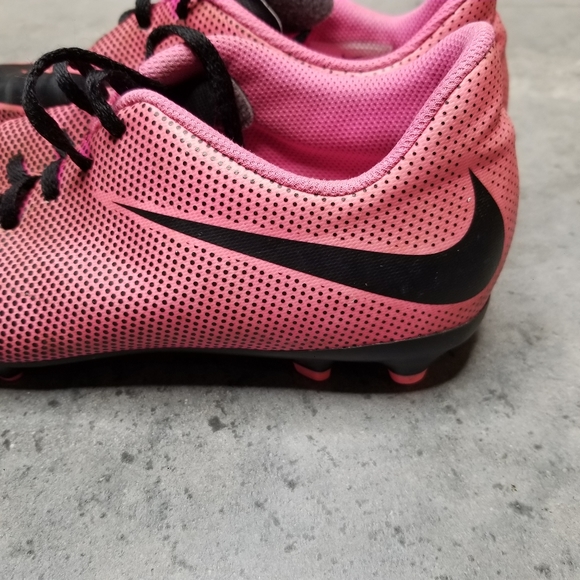 Nike Shoes Nike Youth Girls Pink And Black Cleats Unisex Poshmark